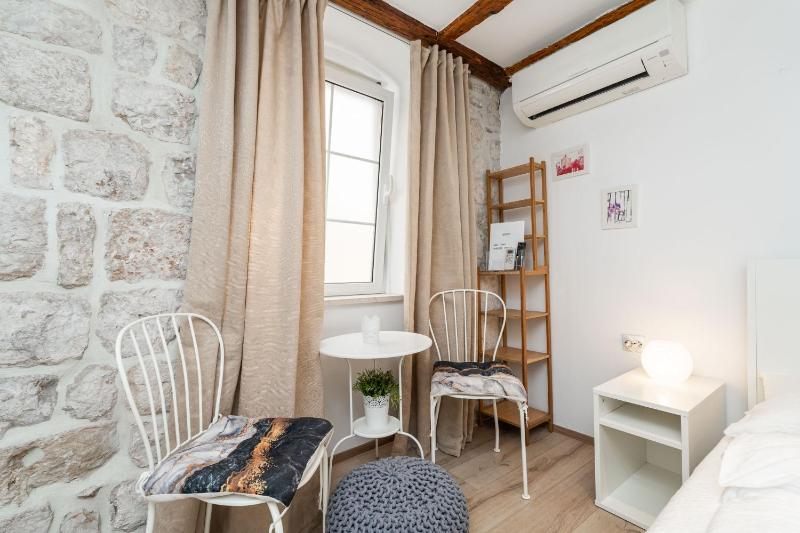 Double Room image 2
