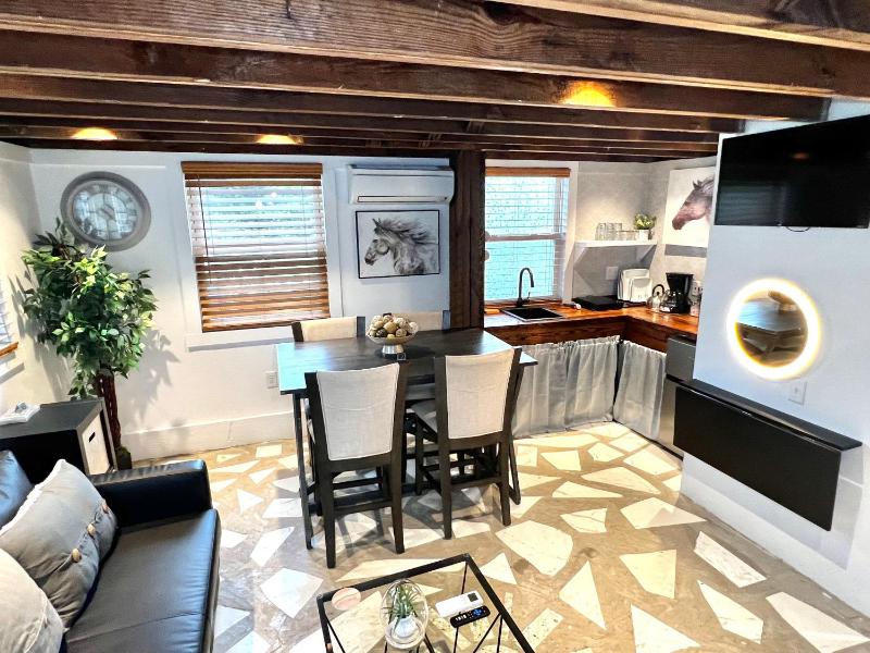 One-Bedroom House image 4