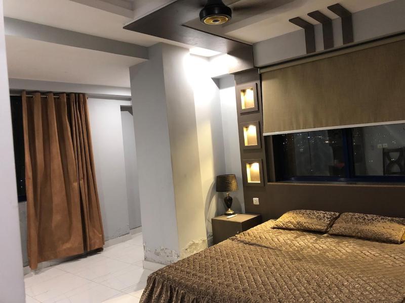 Luxurious 3BHK with Panoramic City Views - image 8