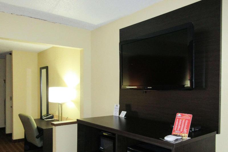 King Suite with Sofa Bed - Non-Smoking image 3