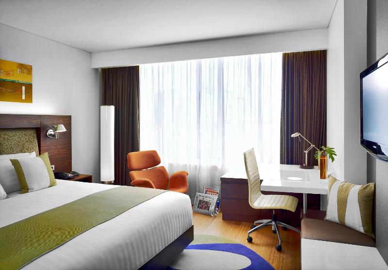 Deluxe Skyline Room image 2