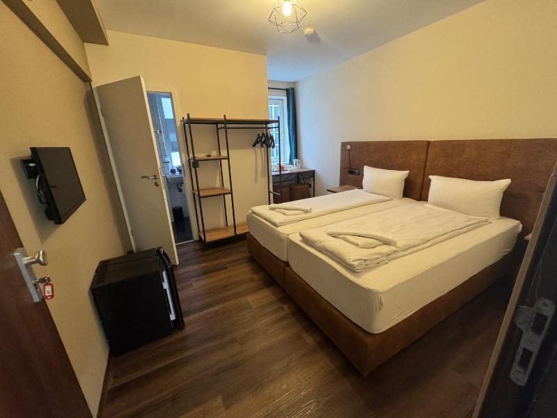 Double Room with Private Bathroom image 4