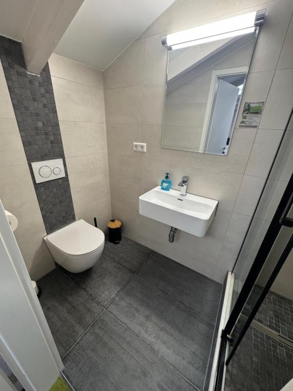 King Room with Private Bathroom image 4