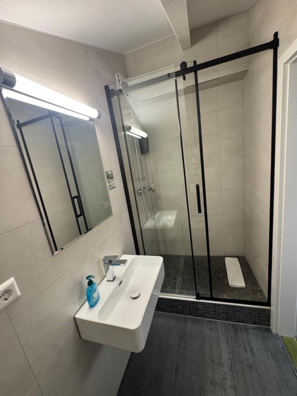 Single Room with Private Bathroom image 4