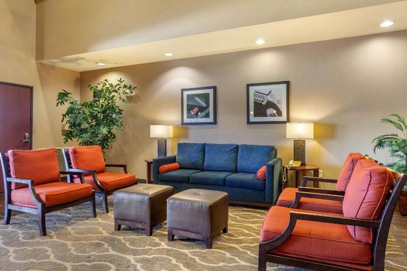 Comfort Suites Glendale State Farm Stadium Area - image 21