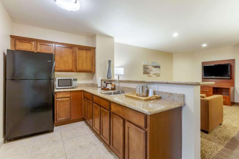 Comfort Suites Glendale State Farm Stadium Area - image 36