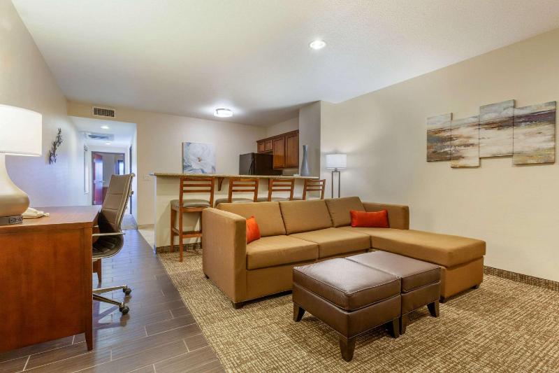 Comfort Suites Glendale State Farm Stadium Area - image 2
