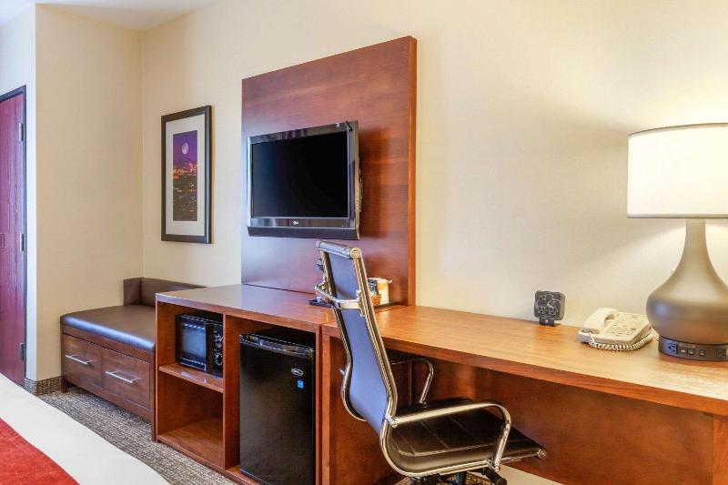Comfort Suites Glendale State Farm Stadium Area - image 15