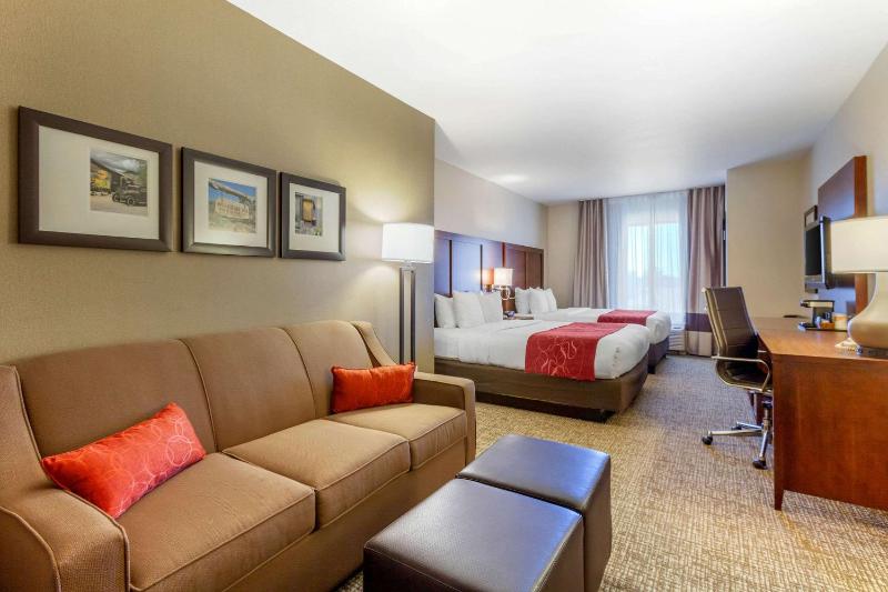 Comfort Suites Glendale State Farm Stadium Area - image 22