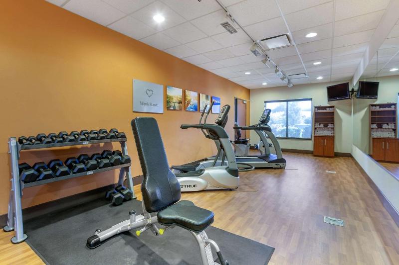 Comfort Suites Glendale State Farm Stadium Area - image 12