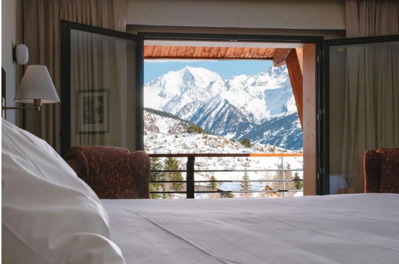 Superior Double Room with View image 3