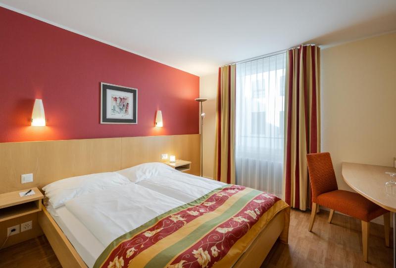Standard Single Room image 3