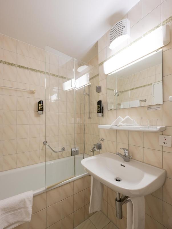 Standard Double Room image 1
