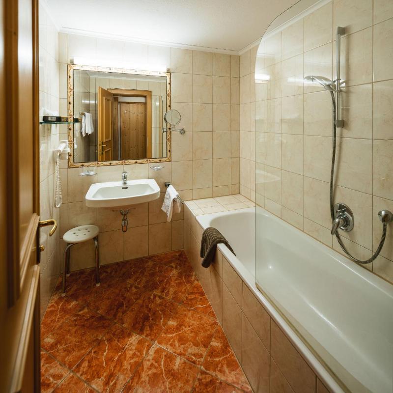 One-Bedroom Apartment image 2