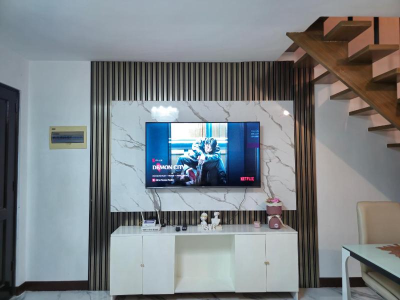 Staycation 2BR Townhouse in Montierra Uptown CDO - image 16
