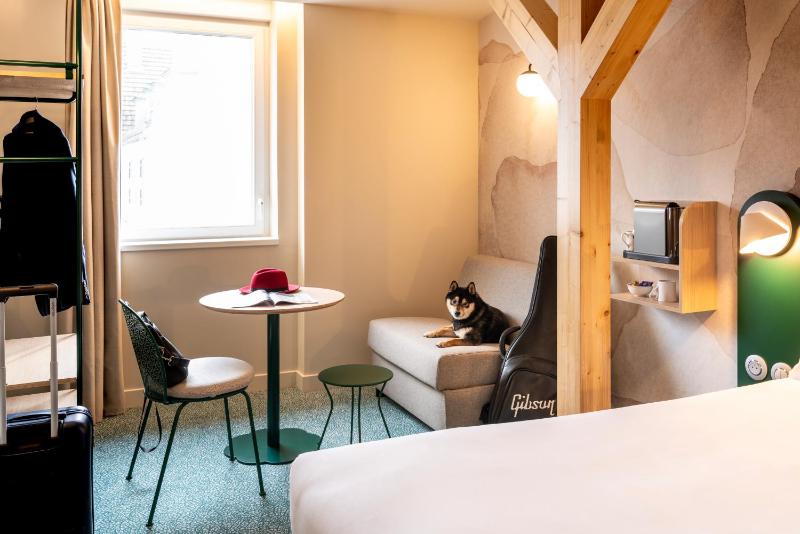 Comfort Queen Room with Convertible Chair image 1