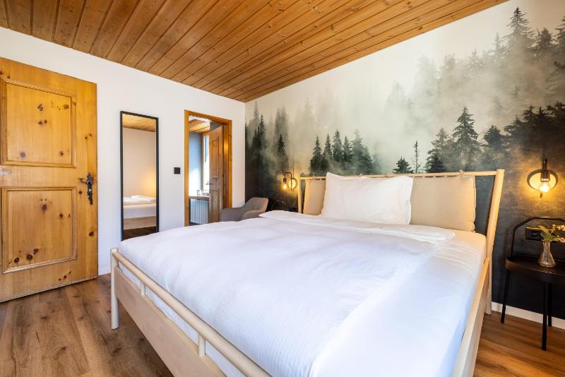 Standard Double Room image 1