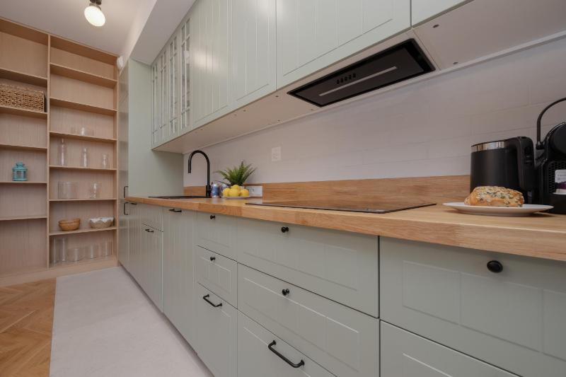 LUX Pastel Oasis Family Apartment with Parking & Gym by Renters Prestige - image 6