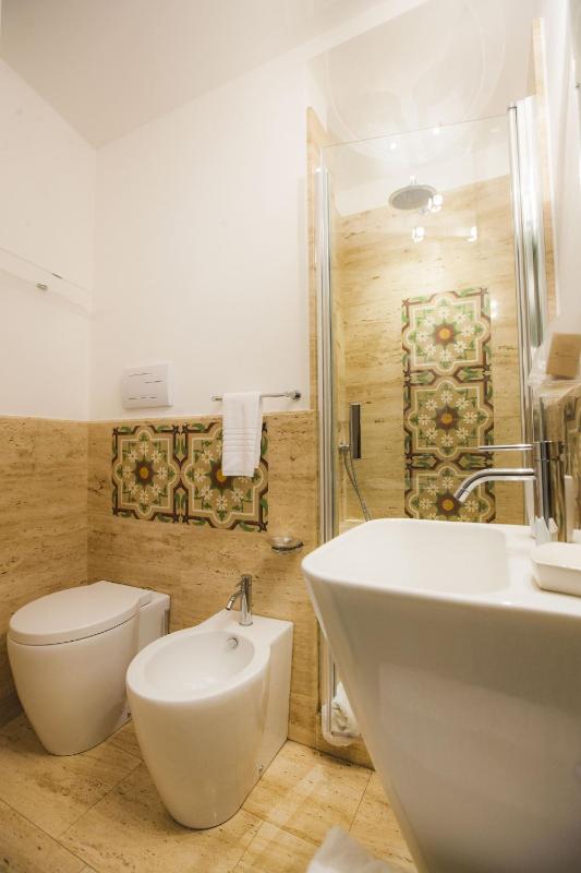 Deluxe Single Room image 3