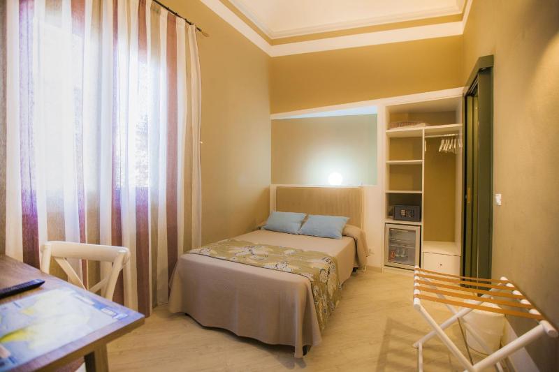 Deluxe Single Room image 4