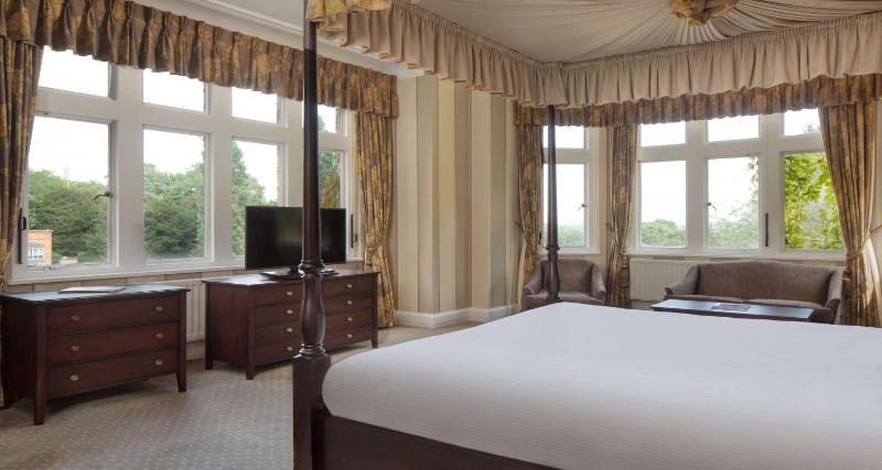 Executive King Suite with Four-Poster Bed image 1