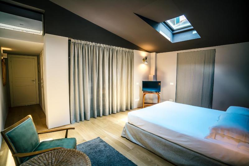 Economy Double or Twin Room image 4