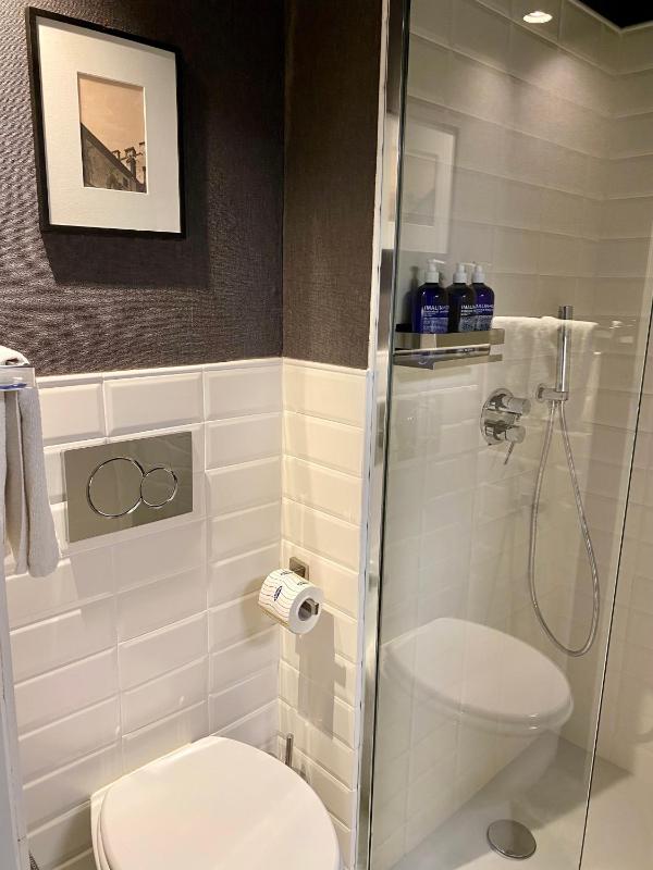 Economy Double or Twin Room image 2