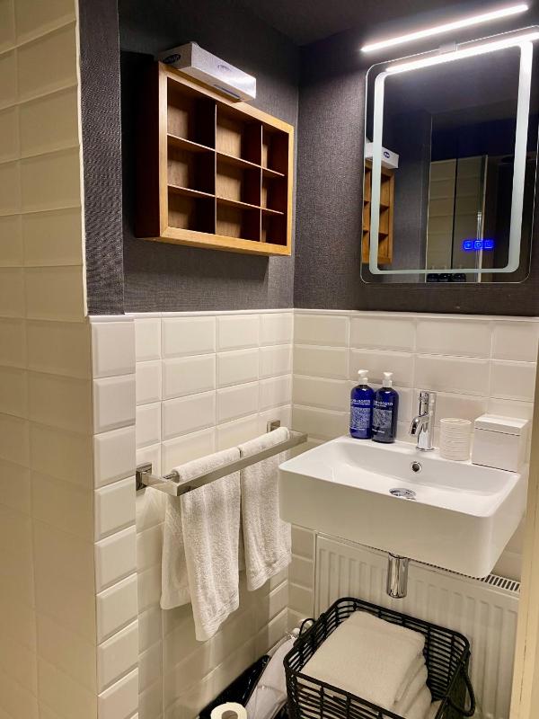 Economy Double or Twin Room image 3