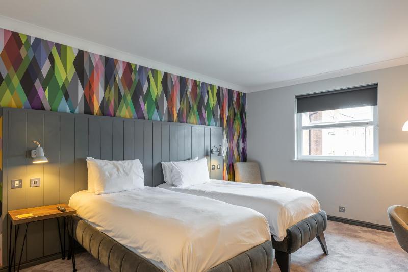 Twin Room image 1