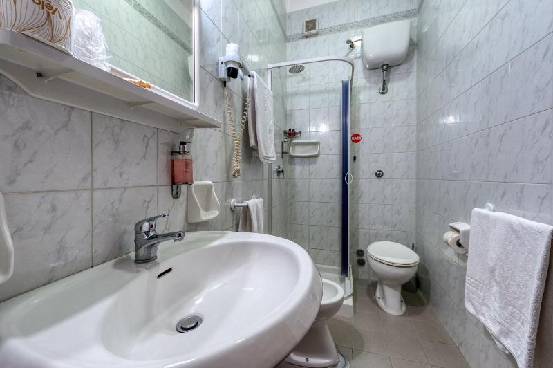 Double or Twin Room image 2