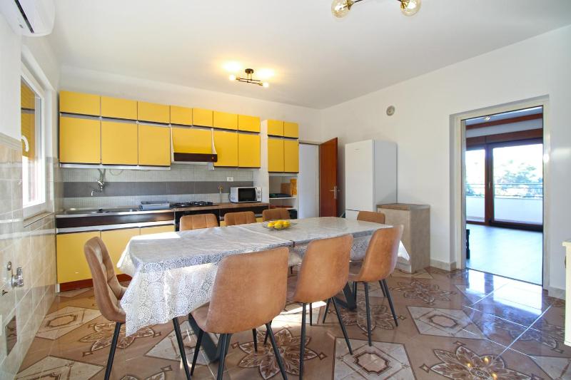 Apartment image 3