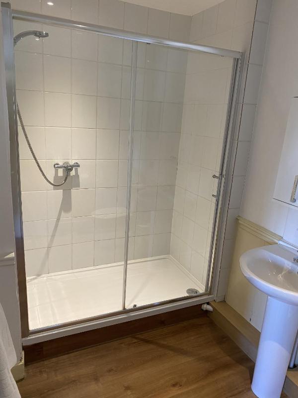 Standard Twin Room image 4
