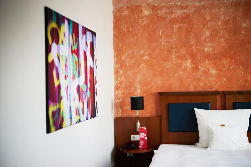Classic Double Room image 3
