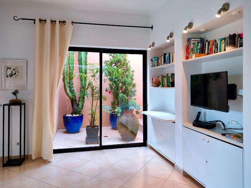 Apartamentos Turísticos Buganvilia - image 3