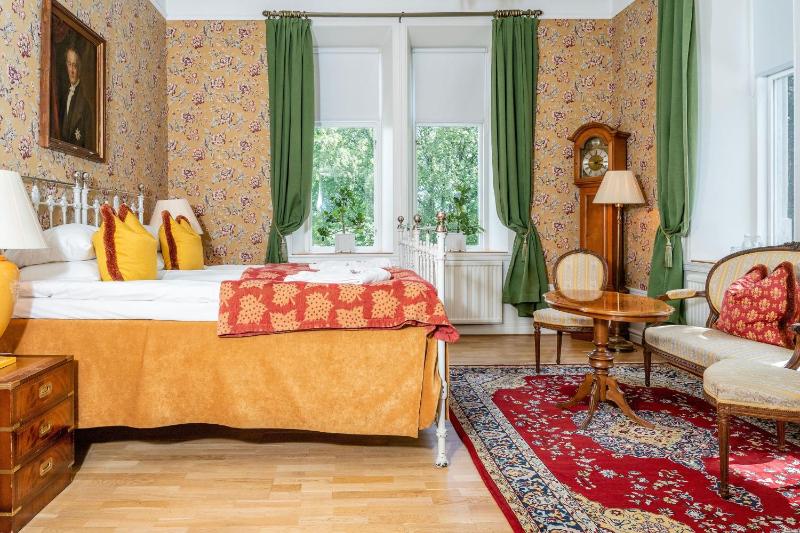 Double Room image 3