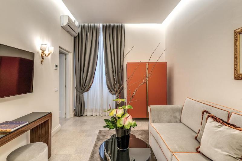 Deluxe Suite with View image 4