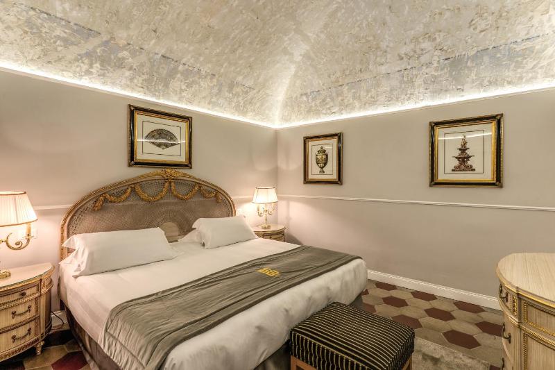 Deluxe King Suite image 3