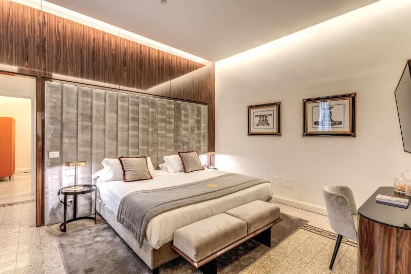 Deluxe Suite with View image 2