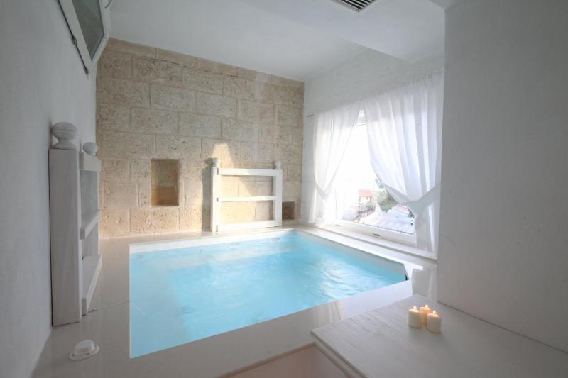 Deluxe Double Room with Balcony and Sea View image 1