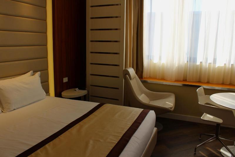 Deluxe Double Room with Car Charging Station image 4