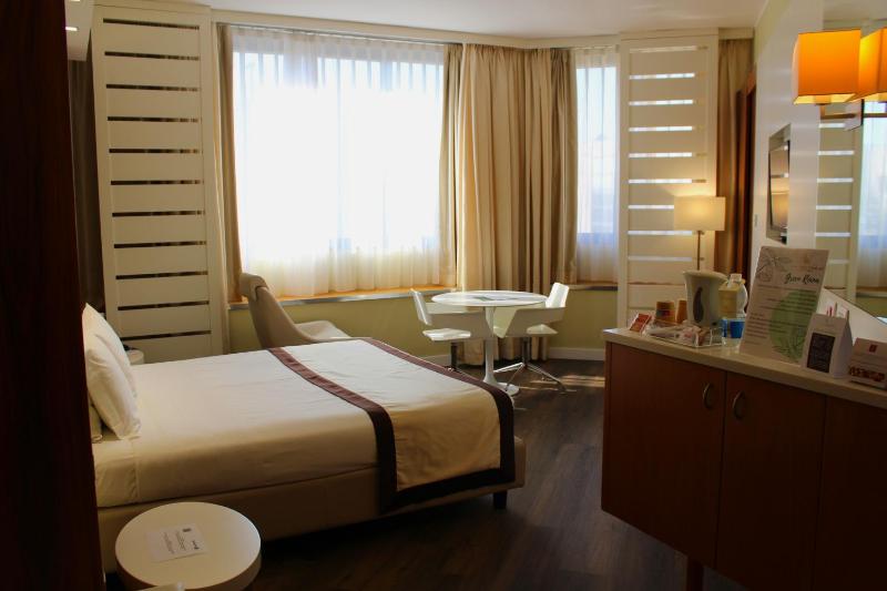 Deluxe Double Room with Car Charging Station image 3