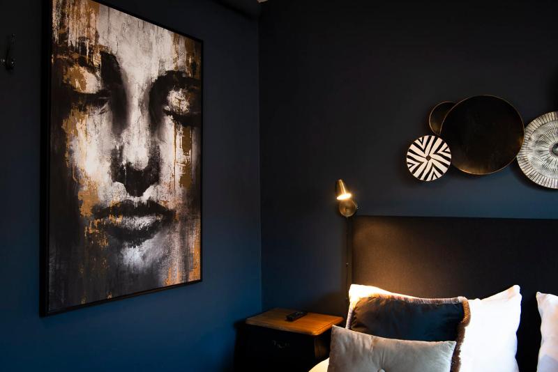 Double Room image 3