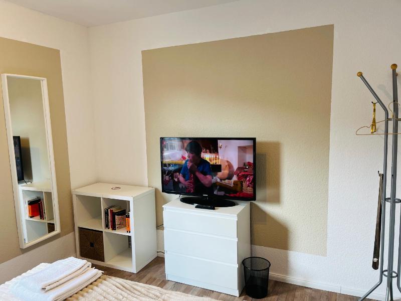 One-Bedroom Apartment image 3