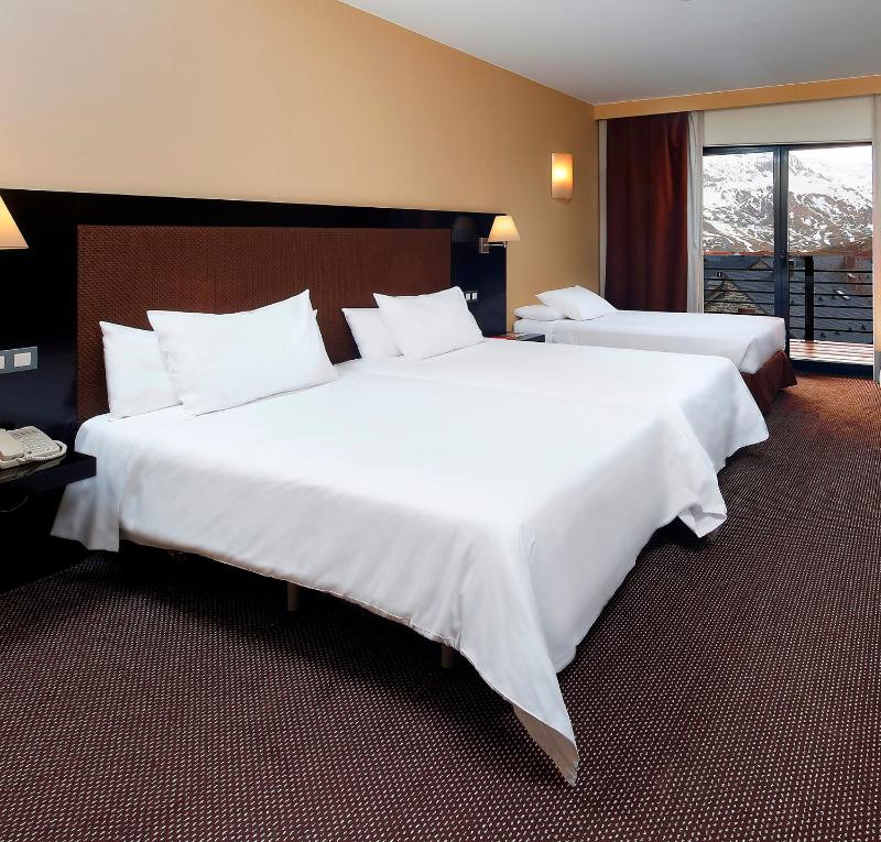 Triple Room (2 Adults + 1 Child) image 1