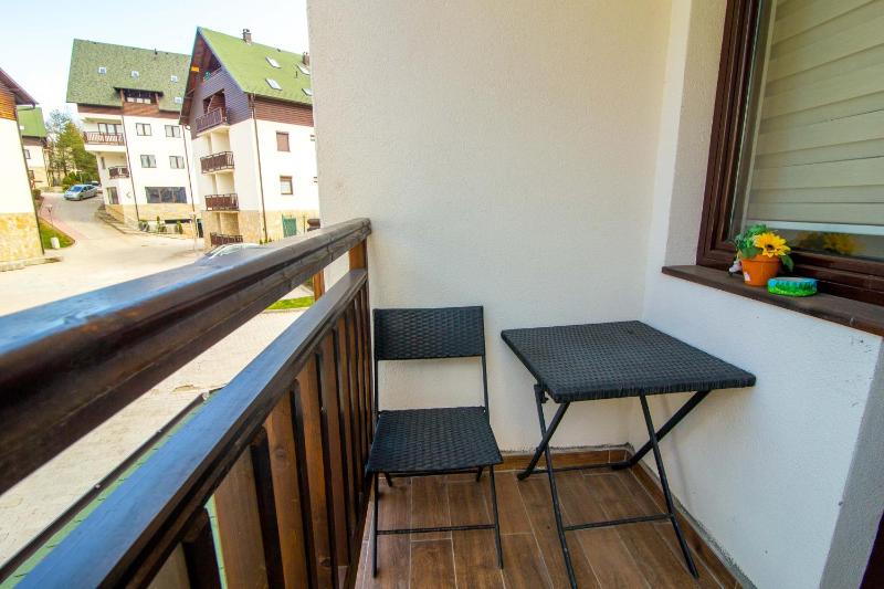 Standard One-Bedroom Apartment image 3