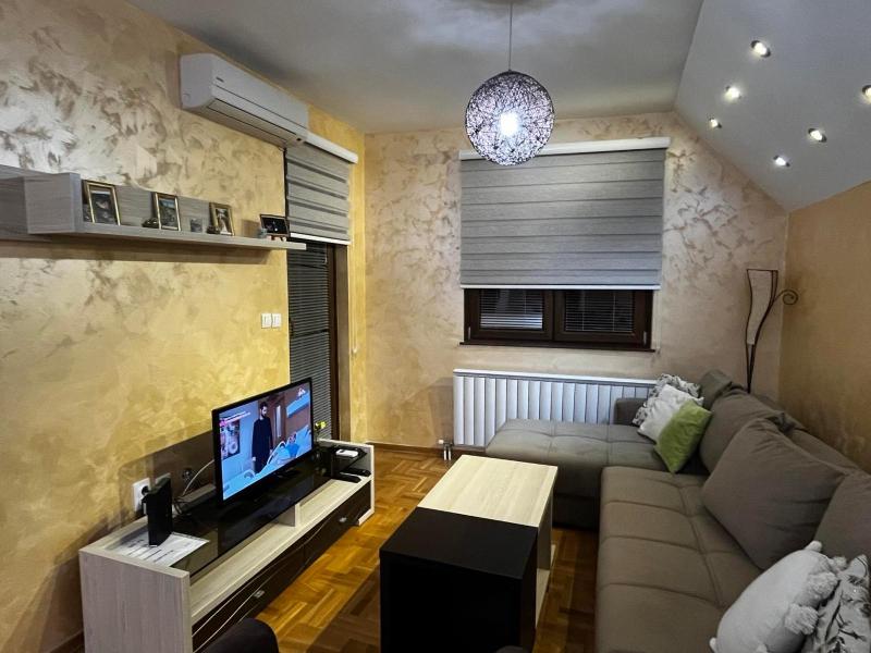 Standard One-Bedroom Apartment image 2