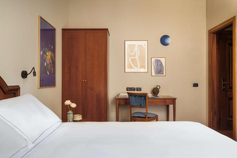 Classic Queen Room image 3