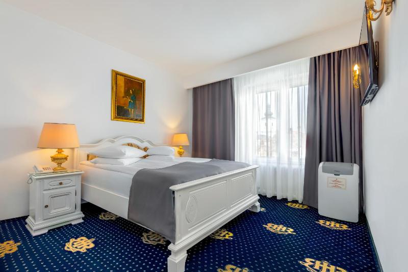 Double Room image 3