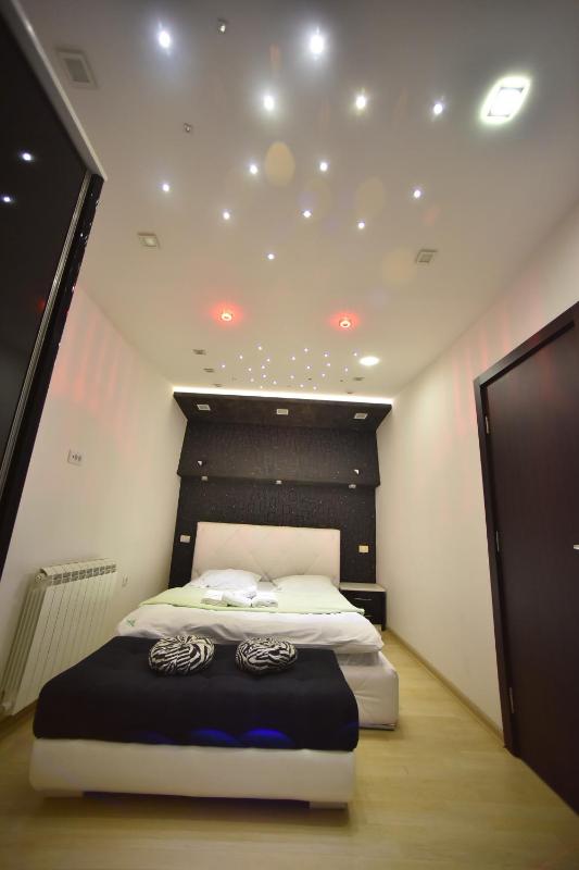 Superior One-Bedroom Apartment image 2