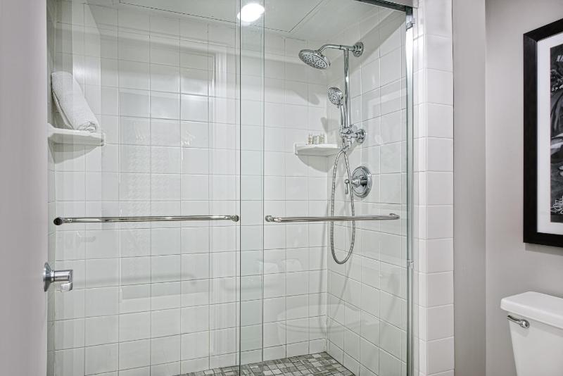 Queen Suite image 2